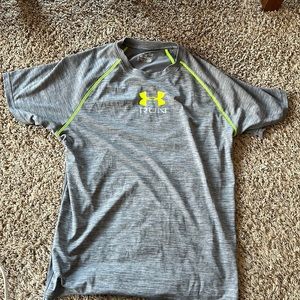 Men’s under armour fitted gray t shirt, heat gear